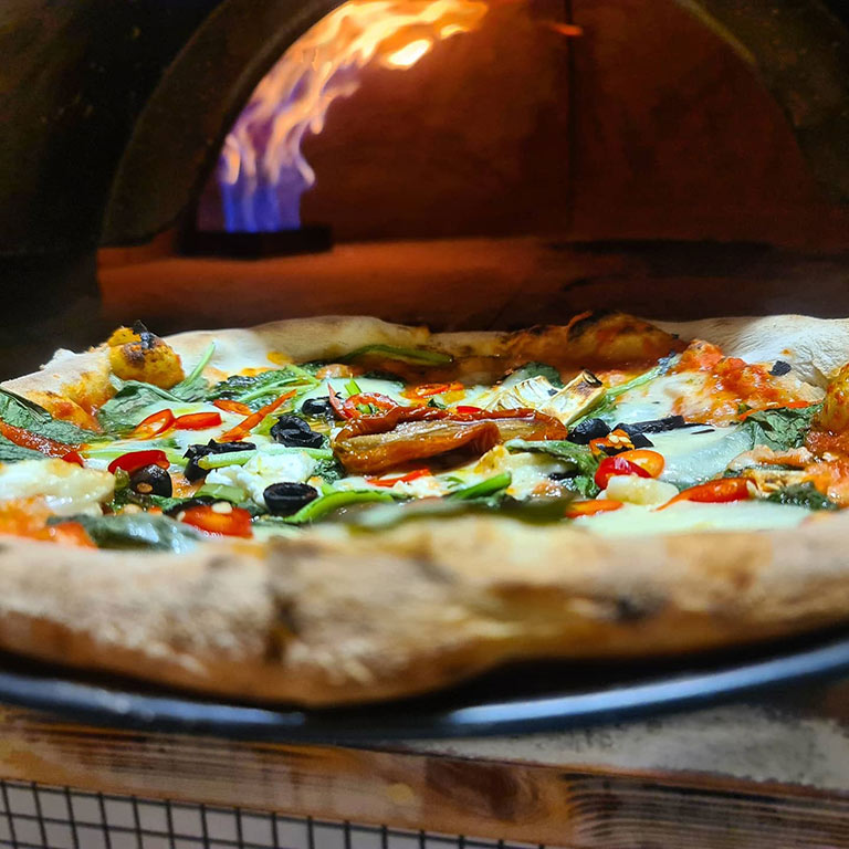 Woodfired Neapolitan pizza at Lunablu in {company_town}