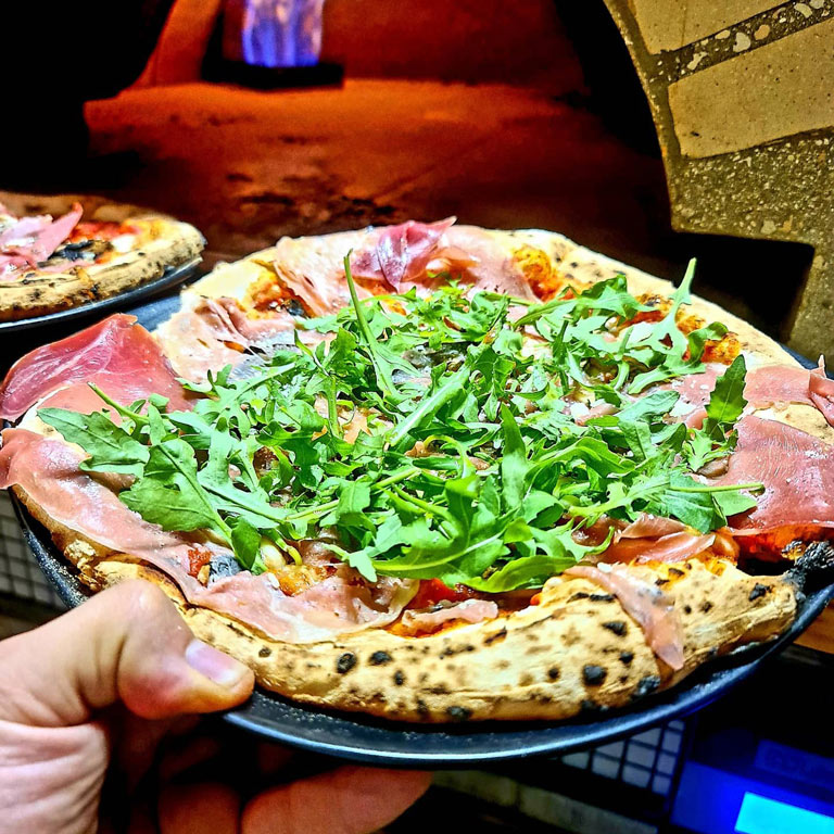 Woodfired Neapolitan pizza at Lunablu in {company_town}